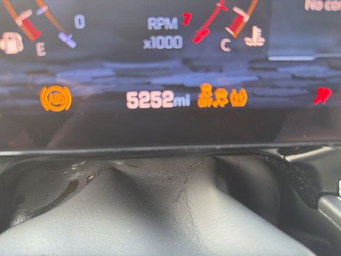 Used 2025 Chevrolet Suburban Premier AWD/4WD image 10