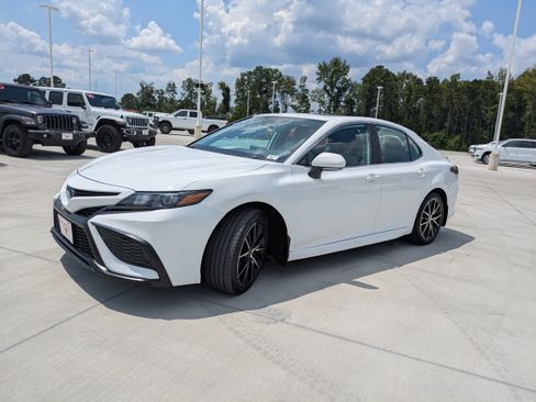 Certified 2024 Toyota Camry SE w/ Audio Upgrade Package image 3