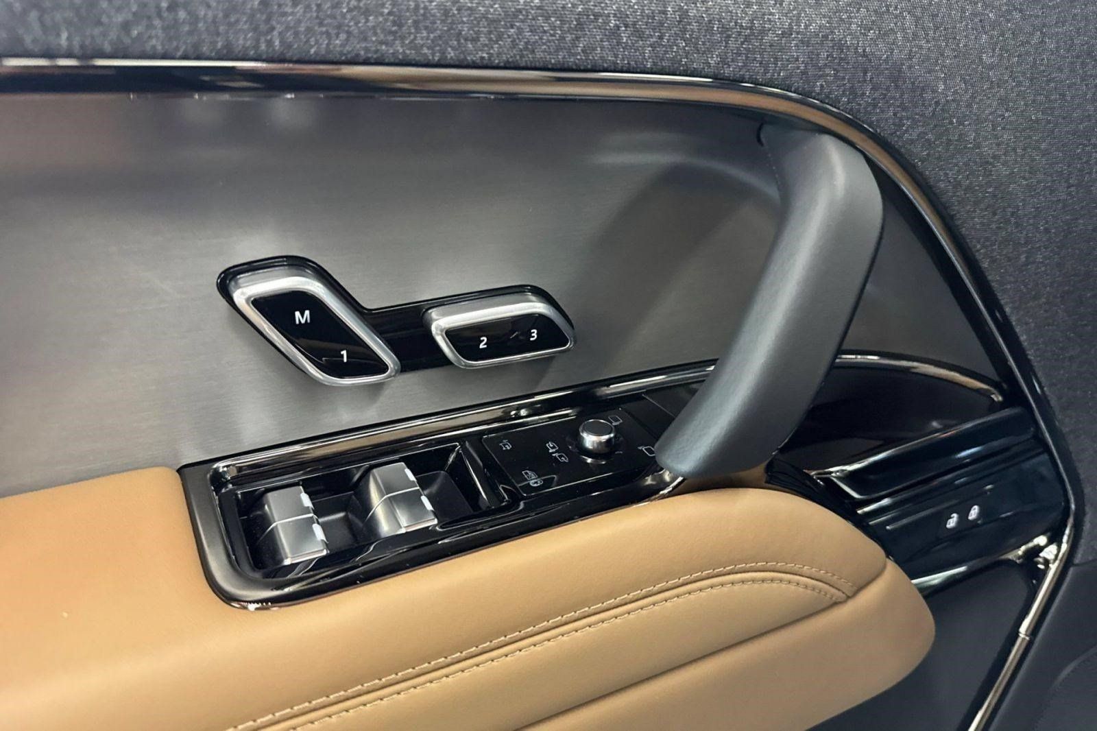 New 2026 Land Rover Range Rover Sport SE AWD/4WD image 13
