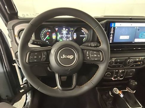 Used 2024 Jeep Wrangler Unlimited AWD/4WD image 13