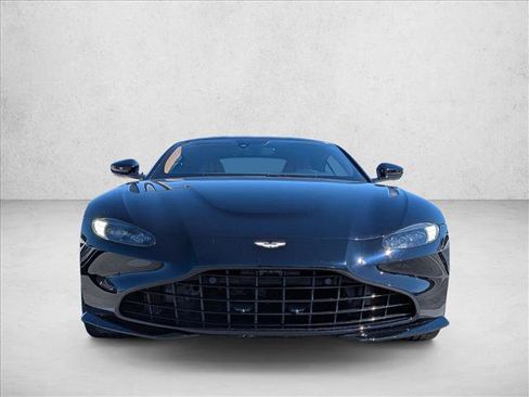 Used 2022 Aston Martin V8 Vantage Coupe RWD image 2