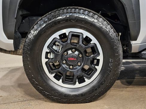 Used 2025 Toyota 4Runner TRD Off-Road AWD/4WD image 17