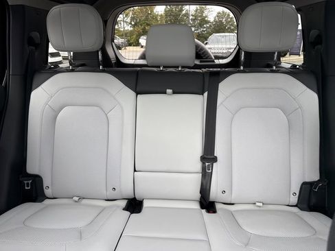 Used 2025 Land Rover Defender 110 V8 image 30