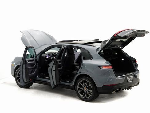 Used 2025 Porsche Cayenne image 30