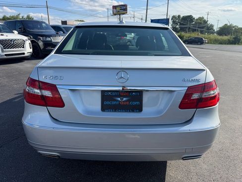 Used 2011 Mercedes-Benz E 550 4MATIC Sedan image 4
