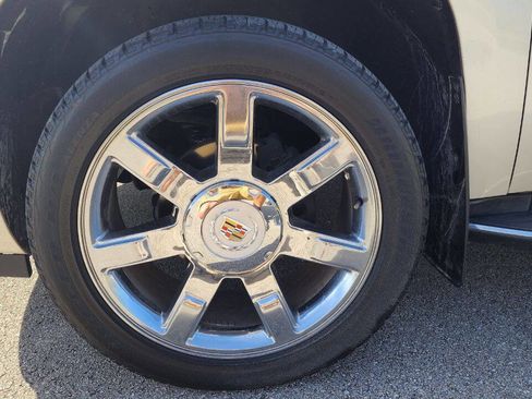 Used 2012 Cadillac Escalade Luxury image 25