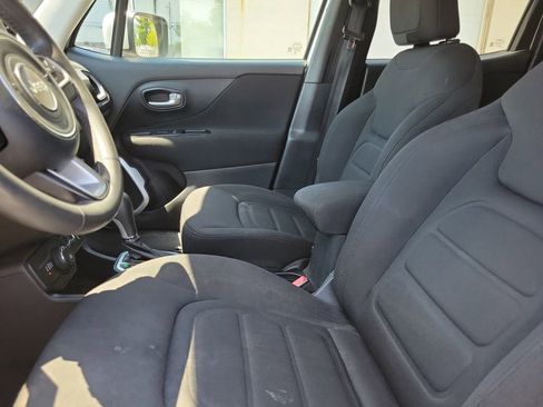 Used 2018 Jeep Renegade Latitude AWD/4WD image 18
