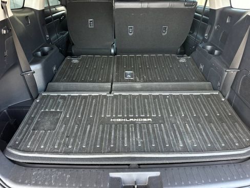 Used 2025 Toyota Highlander XLE image 15