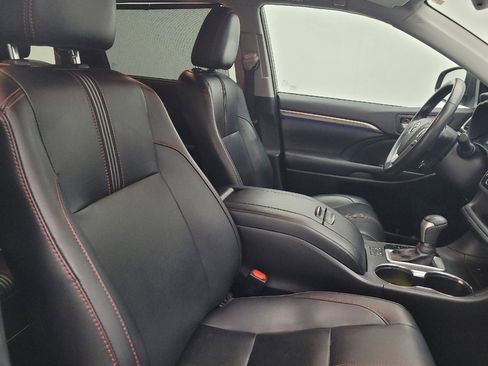 Used 2019 Toyota Highlander SE image 21