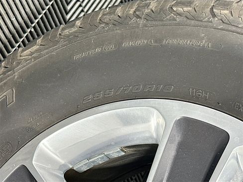 Used 2018 Jeep Wrangler Unlimited Sahara image 33