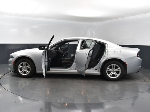 Used 2022 Dodge Charger SXT RWD image 12