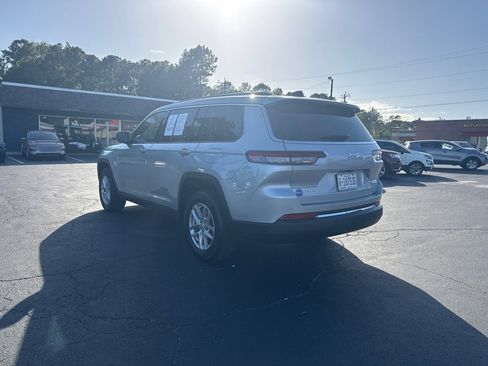 Used 2023 Jeep Grand Cherokee L Laredo image 3