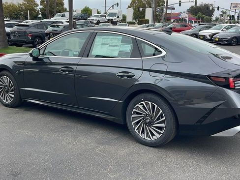 New 2025 Hyundai Sonata Limited image 11