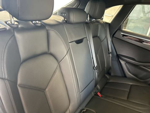 Used 2022 Porsche Macan AWD/4WD image 26