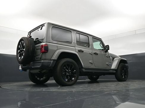 Used 2022 Jeep Wrangler Unlimited Sahara w/ Cold Weather Group AWD/4WD image 20