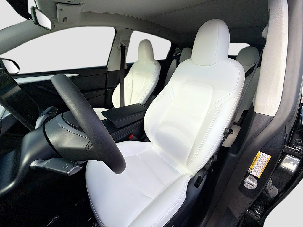 Used 2024 Tesla Model Y Long Range AWD/4WD image 21