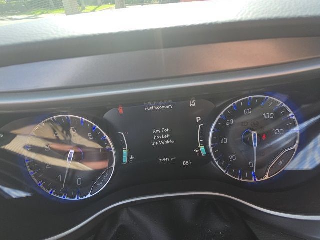 Used 2020 Chrysler Pacifica Touring w/ Advanced Safetytec Group FWD image 5