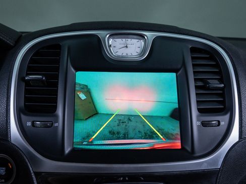 Used 2018 Chrysler 300 Limited image 22