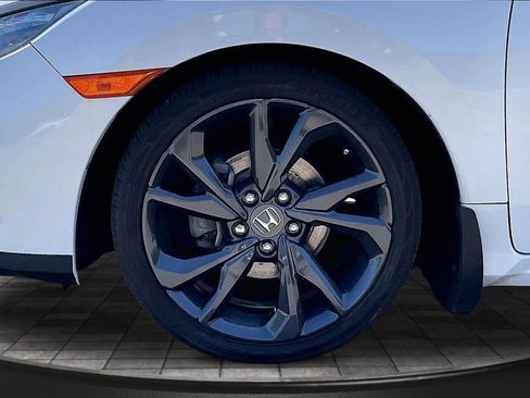Used 2019 Honda Civic Touring image 9