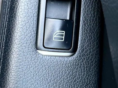 Used 2014 Mercedes-Benz E 350 4MATIC Sedan image 39