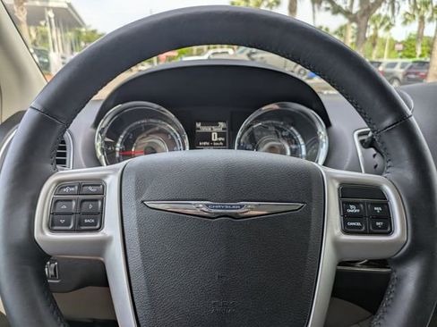 Used 2016 Chrysler Town & Country Touring-L FWD image 34