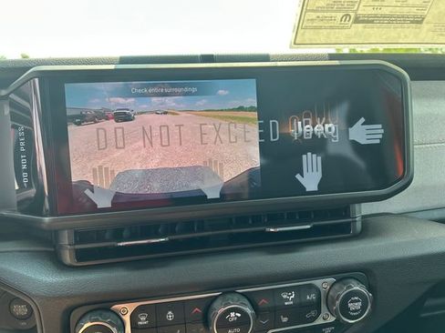 New 2025 Jeep Gladiator Sport image 29