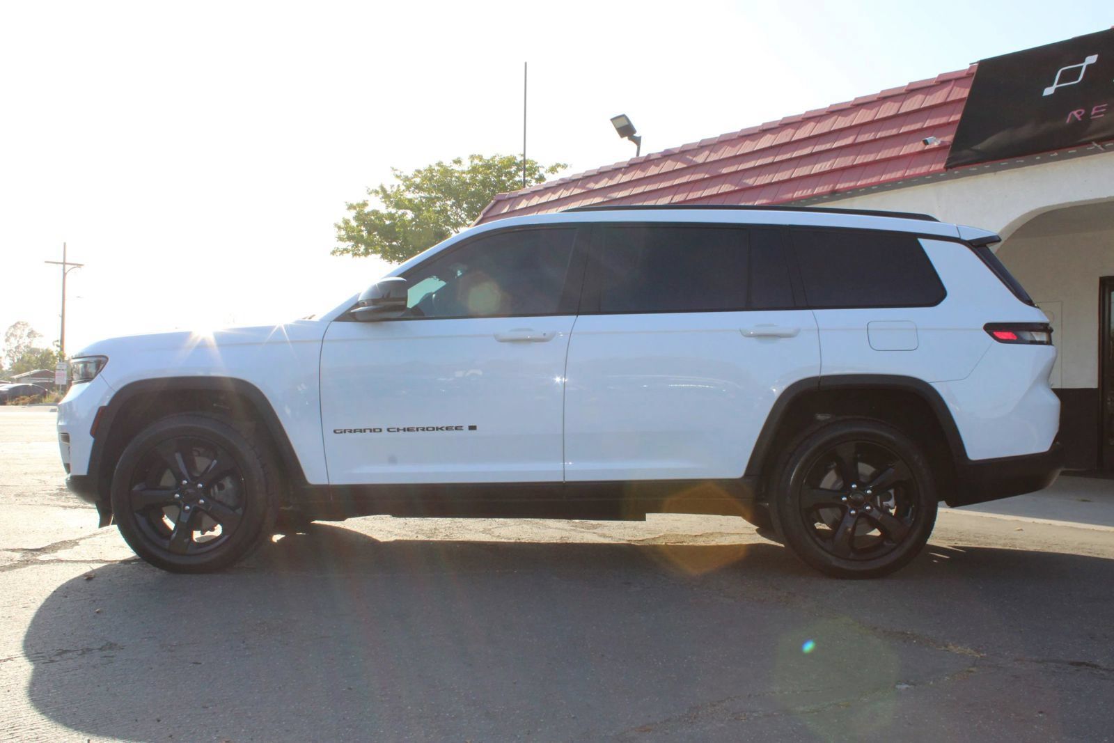 Used 2023 Jeep Grand Cherokee L Laredo RWD image 42