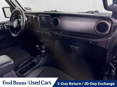 Certified 2022 Jeep Gladiator Willys image 30