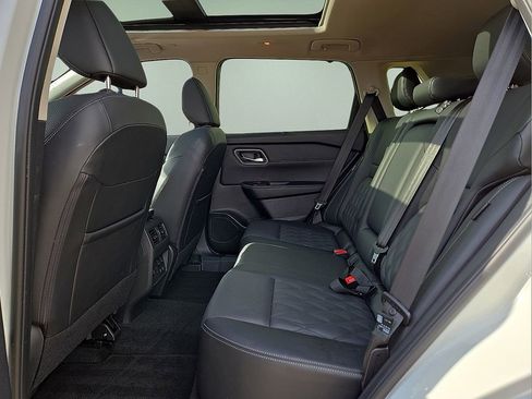 Used 2024 Nissan Rogue Platinum w/ Platinum Premium Package image 15