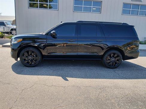 Used 2023 Lincoln Navigator L Reserve AWD/4WD image 5