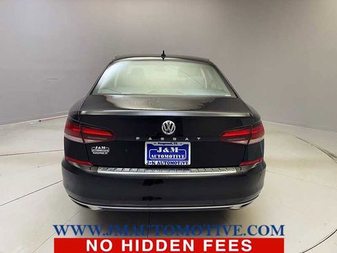 Used 2022 Volkswagen Passat 2.0T SE FWD image 4