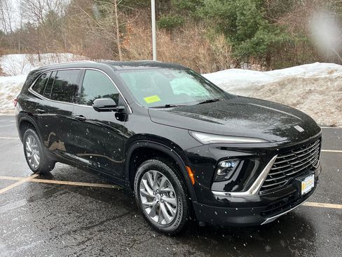 Used 2025 Buick Enclave Preferred image 7