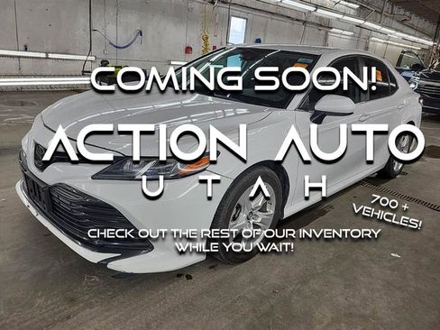Used 2019 Toyota Camry LE FWD image 1