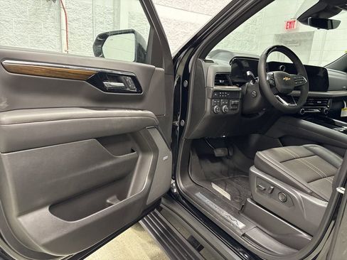 New 2026 Chevrolet Suburban High Country AWD/4WD image 12