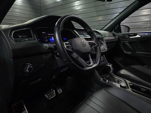 Used 2023 Volkswagen Tiguan SE R-Line image 10