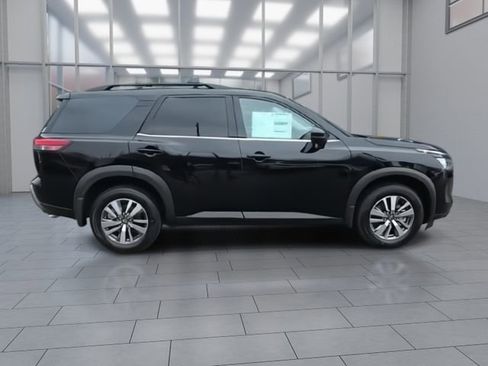 New 2026 Nissan Pathfinder SL image 9