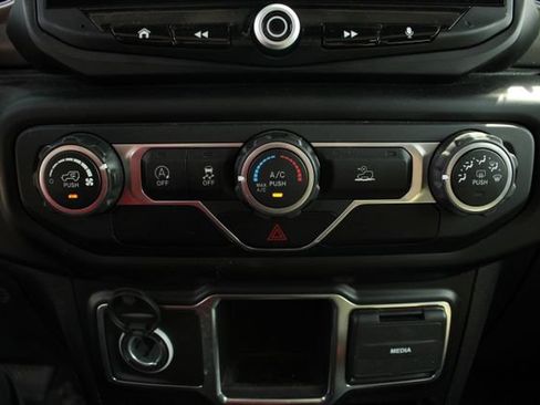 Used 2021 Jeep Gladiator Sport AWD/4WD image 18