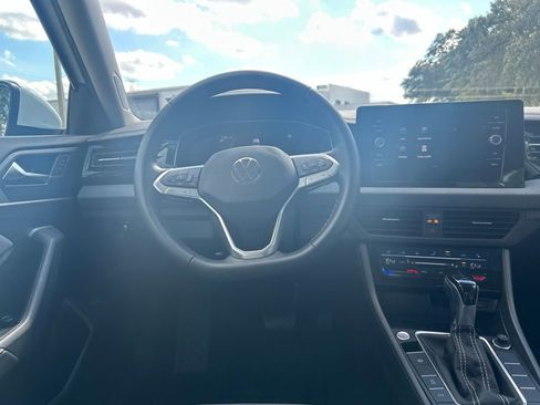 Used 2025 Volkswagen Jetta SE w/ Sunroof Package image 48