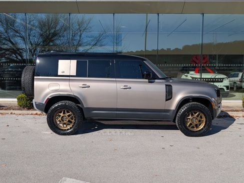 Used 2023 Land Rover Defender 110 S image 8