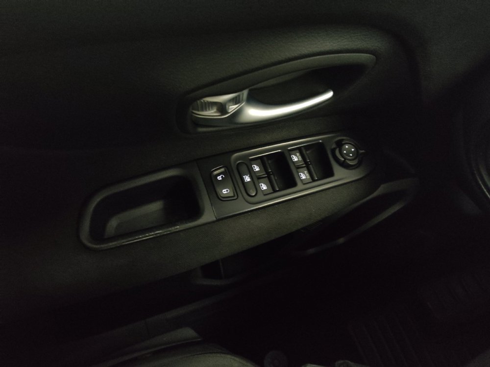 Used 2020 Jeep Renegade Latitude FWD image 27