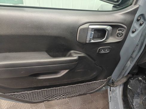 Used 2024 Jeep Wrangler Unlimited image 43