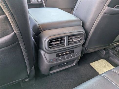 Used 2024 Honda Pilot Touring image 23