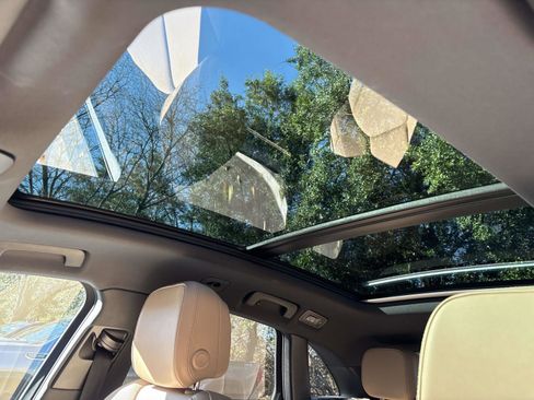 Used 2022 Porsche Macan image 16