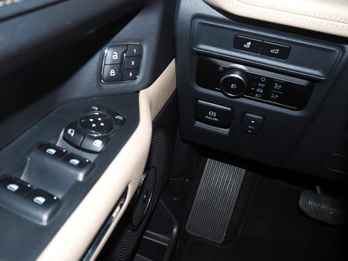 Used 2024 Ford Expedition Limited image 29