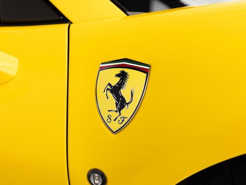 Certified 2021 Ferrari F8 Tributo RWD image 36