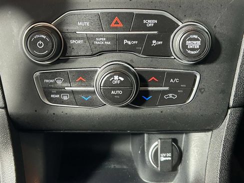 Used 2019 Dodge Charger SXT AWD/4WD image 17