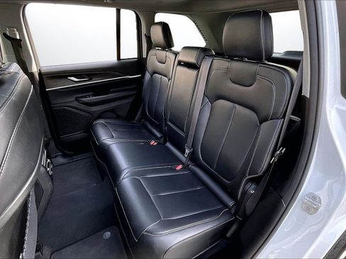 Certified 2023 Jeep Grand Cherokee Limited image 24