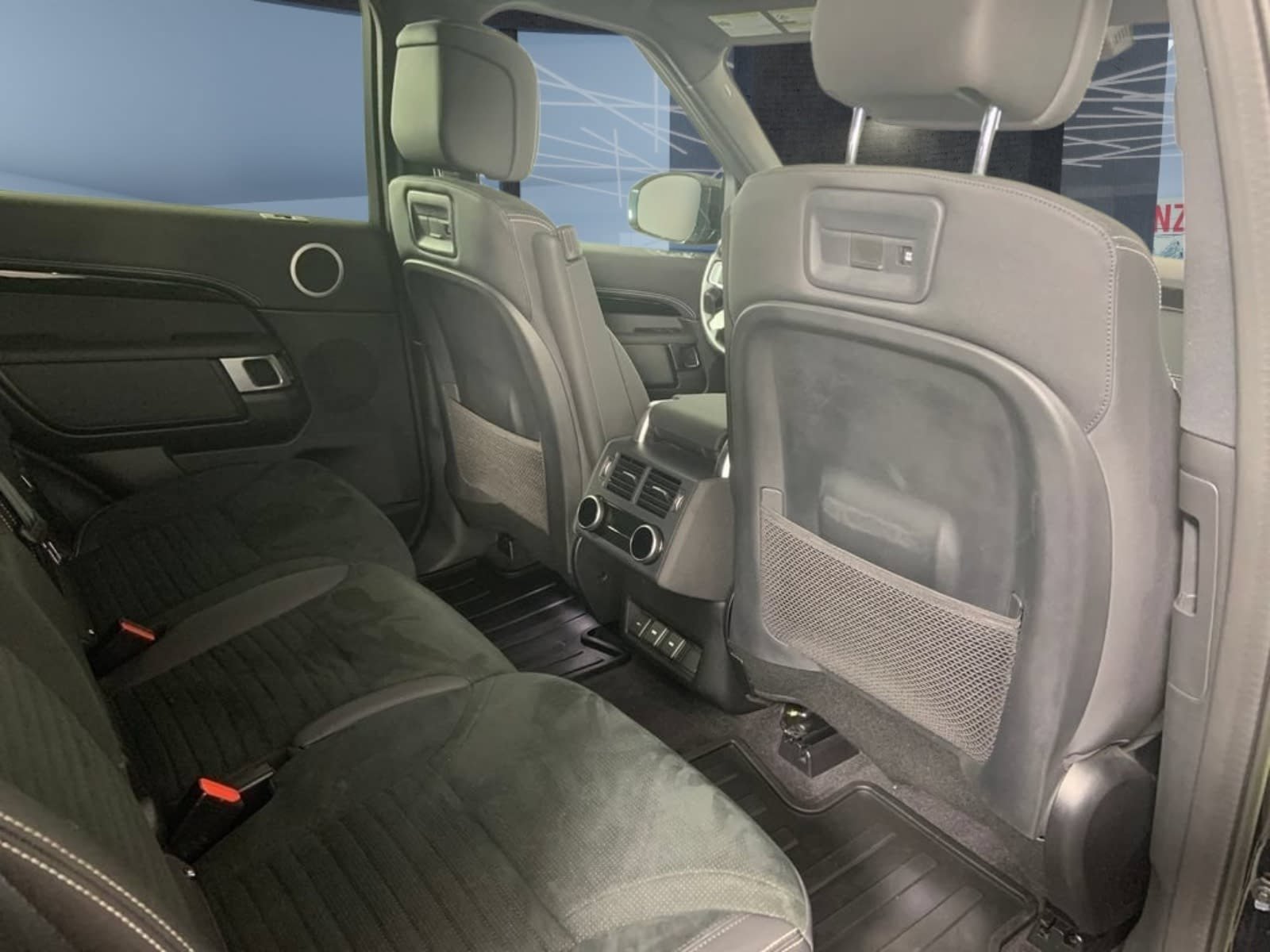 Used 2023 Land Rover Discovery S R-Dynamic AWD/4WD image 15