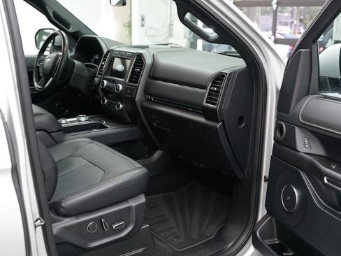 Used 2019 Ford Expedition Limited w/ Equipment Group 302A AWD/4WD image 36