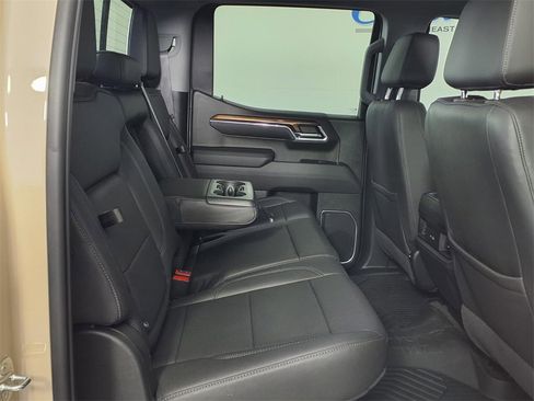 Used 2022 Chevrolet Silverado 1500 LT Trail Boss w/ LT Trail Boss Premium Package image 14